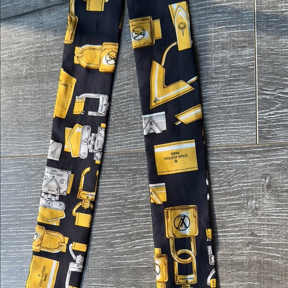 Louis Vuitton Black and yellow bandeau, 100% silk. Made in Italy. - Picture 7 of 9